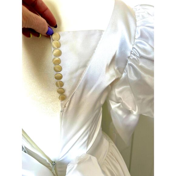 VINTAGE WEDDING DRESS Preference Satin Beaded Puff-Sleeves Bustle-bow Train Sz 1 - Picture 10 of 13